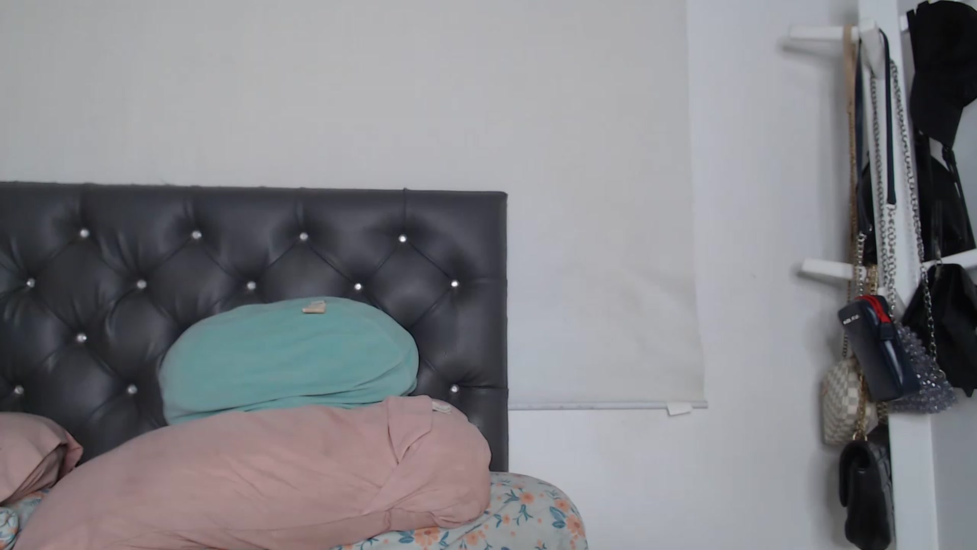 Gallery image thumbnail from KiraAmane's myfreecams stream on, 07/17/2023, 04:19 image 7 of 20