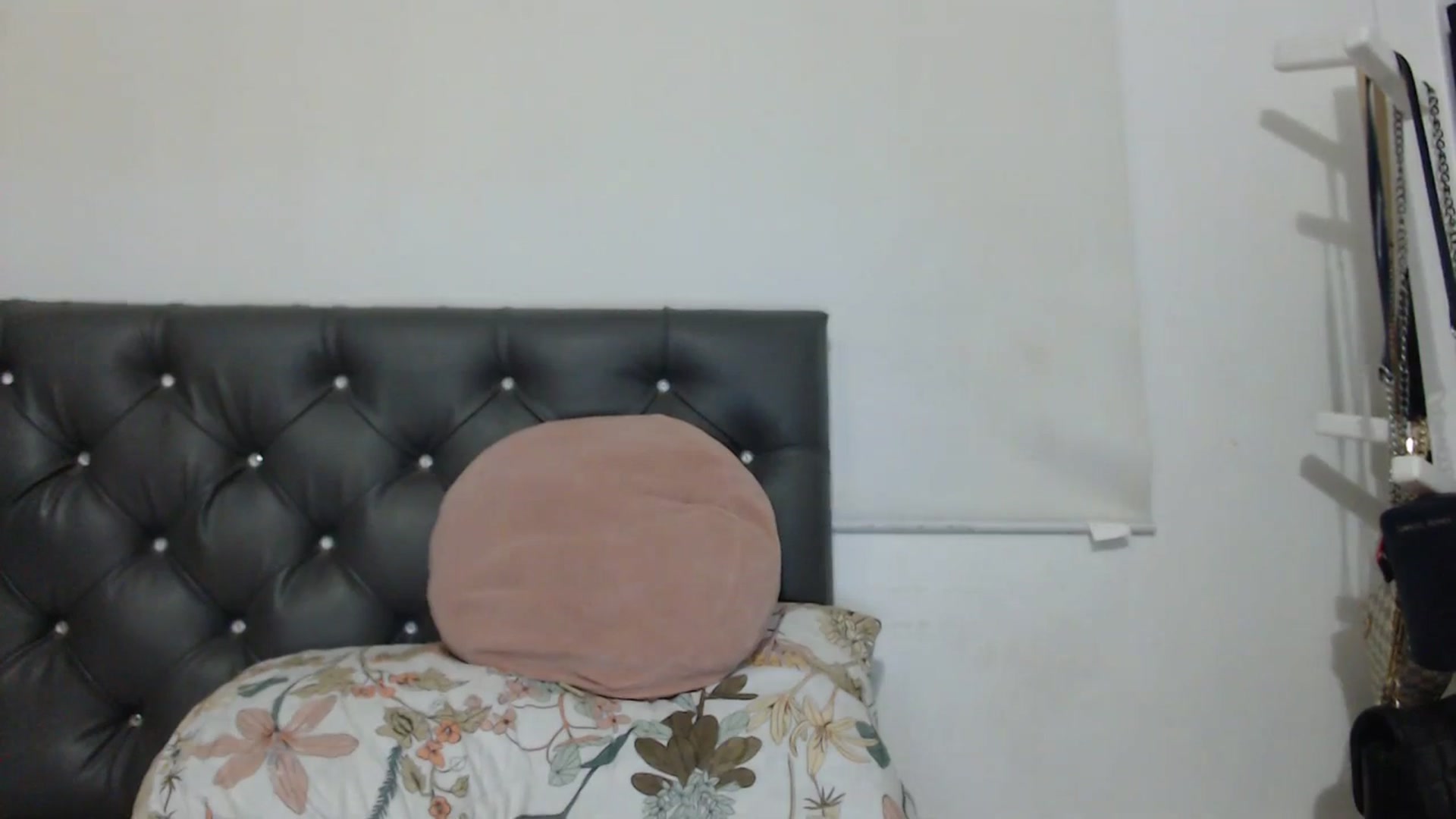 Gallery image thumbnail from KiraAmane's myfreecams stream on, 07/19/2023, 04:17 image 14 of 20