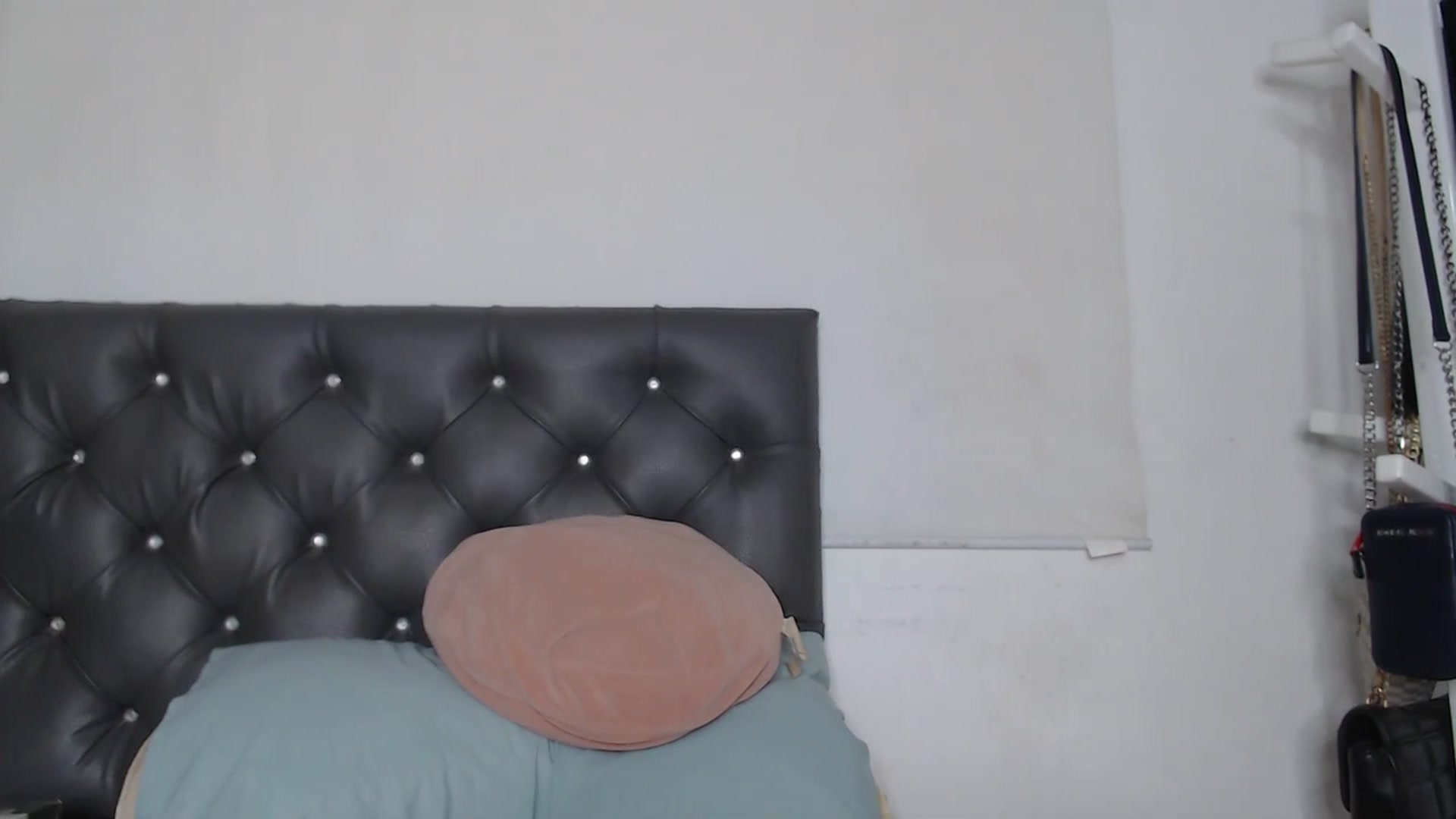 Gallery image thumbnail from KiraAmane's myfreecams stream on, 07/20/2023, 04:08 image 11 of 20