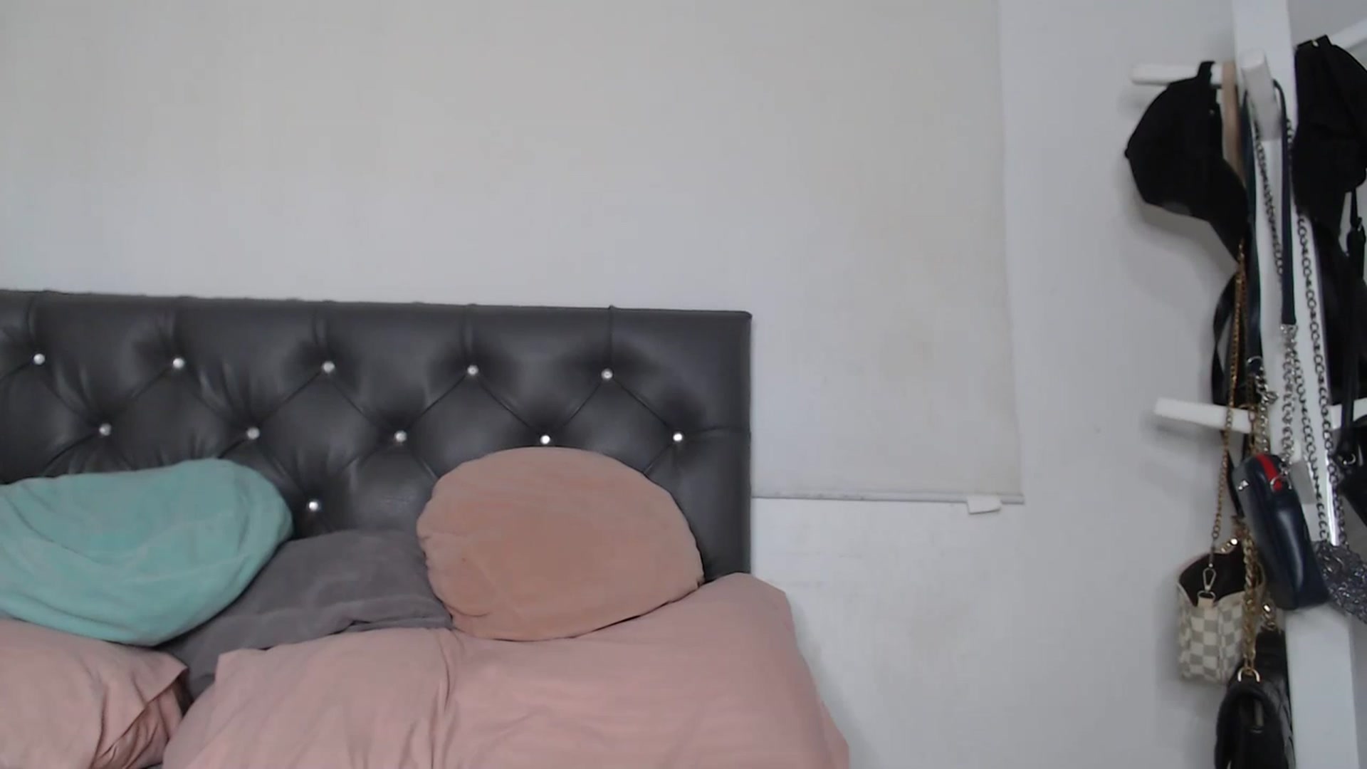 Gallery image thumbnail from KiraAmane's myfreecams stream on, 08/15/2023, 03:58 image 14 of 20