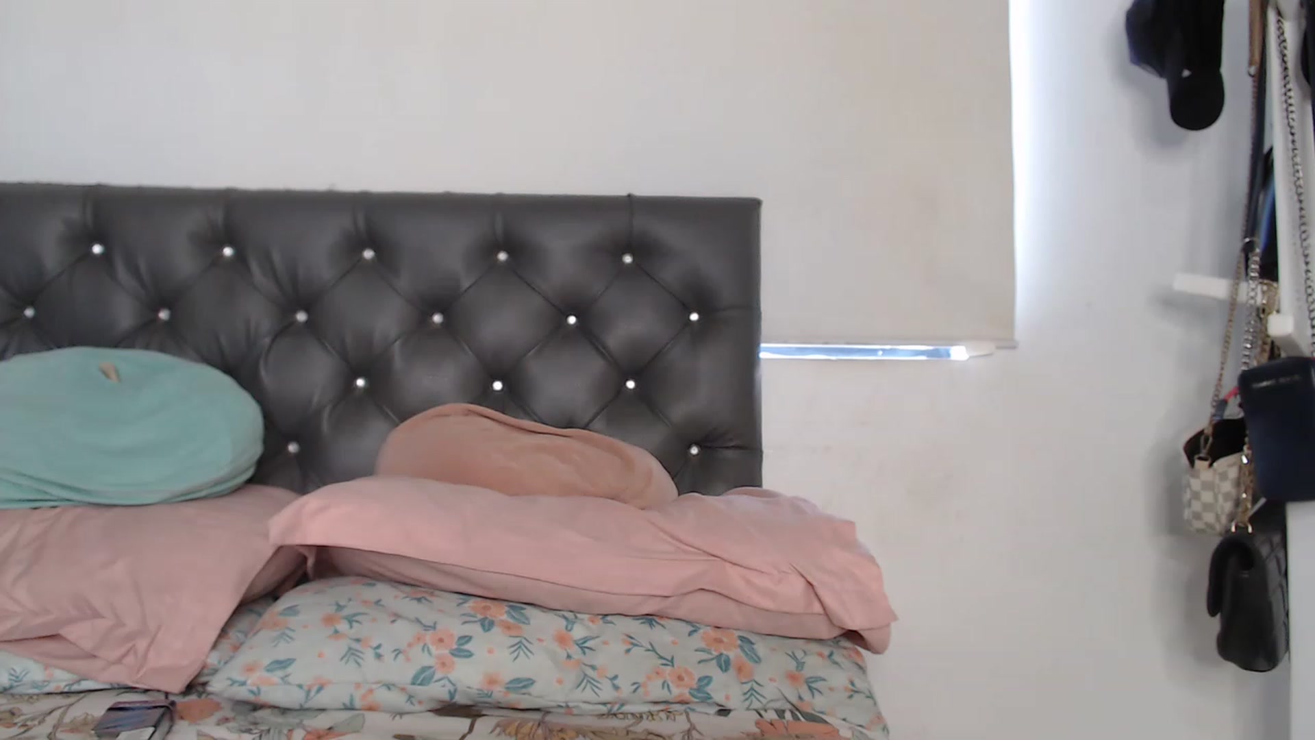 Gallery image thumbnail from KiraAmane's myfreecams stream on, 08/17/2023, 22:03 image 12 of 20
