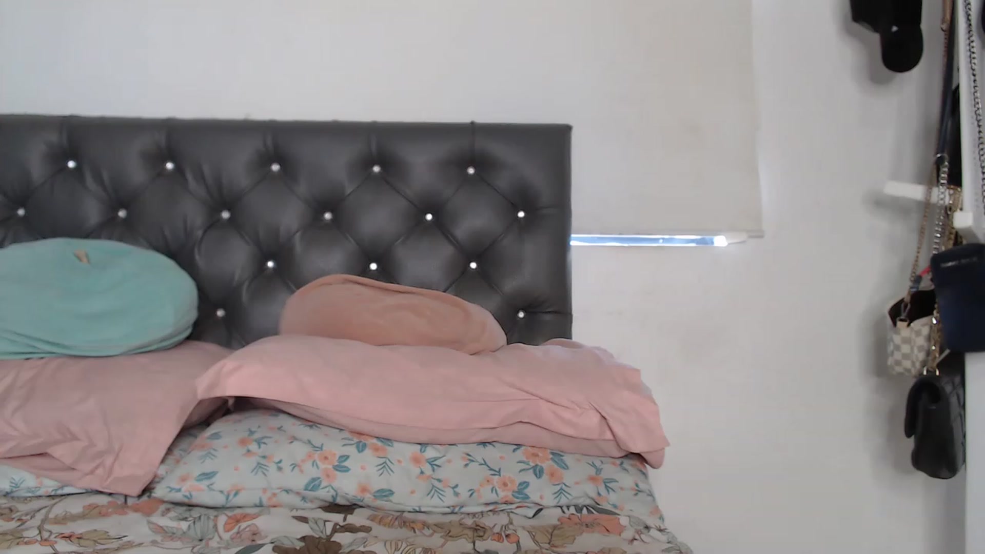 Gallery image thumbnail from KiraAmane's myfreecams stream on, 08/17/2023, 22:03 image 13 of 20