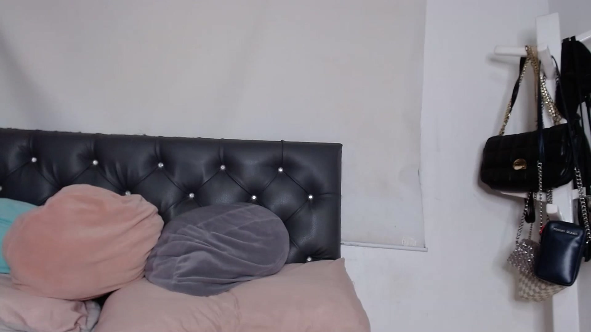 Gallery image thumbnail from KiraAmane's myfreecams stream on, 12/24/2023, 02:33 image 19 of 20