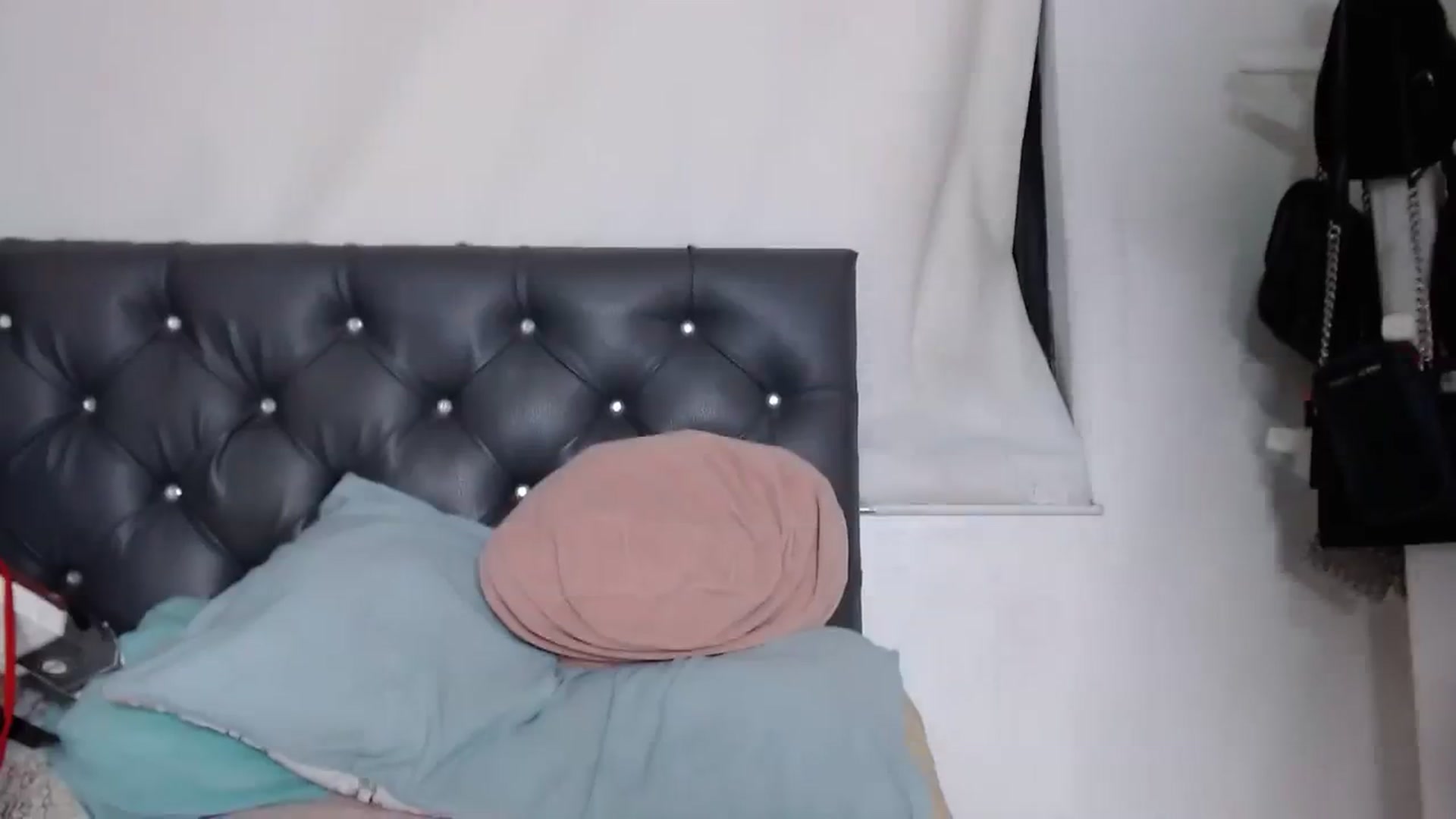 Gallery image thumbnail from KiraAmane's myfreecams stream on, 01/09/2024, 04:00 image 20 of 20