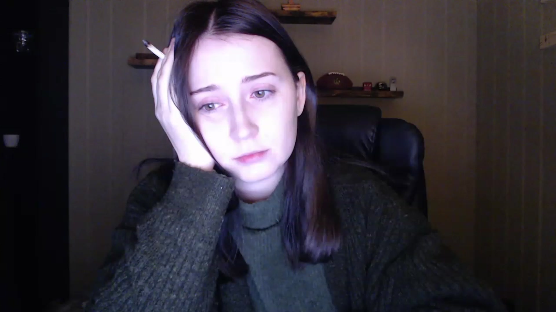 Gallery image thumbnail from KiraBee's myfreecams stream on, 04/03/2023, 24:44 image 5 of 20