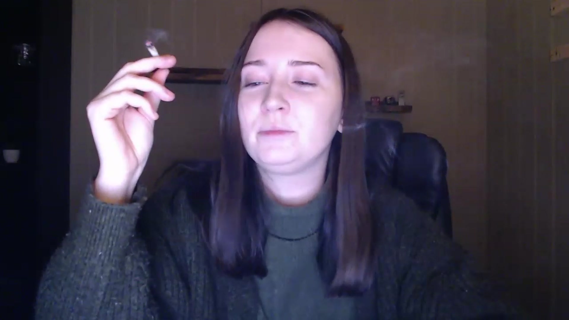 Gallery image thumbnail from KiraBee's myfreecams stream on, 04/03/2023, 24:44 image 12 of 20