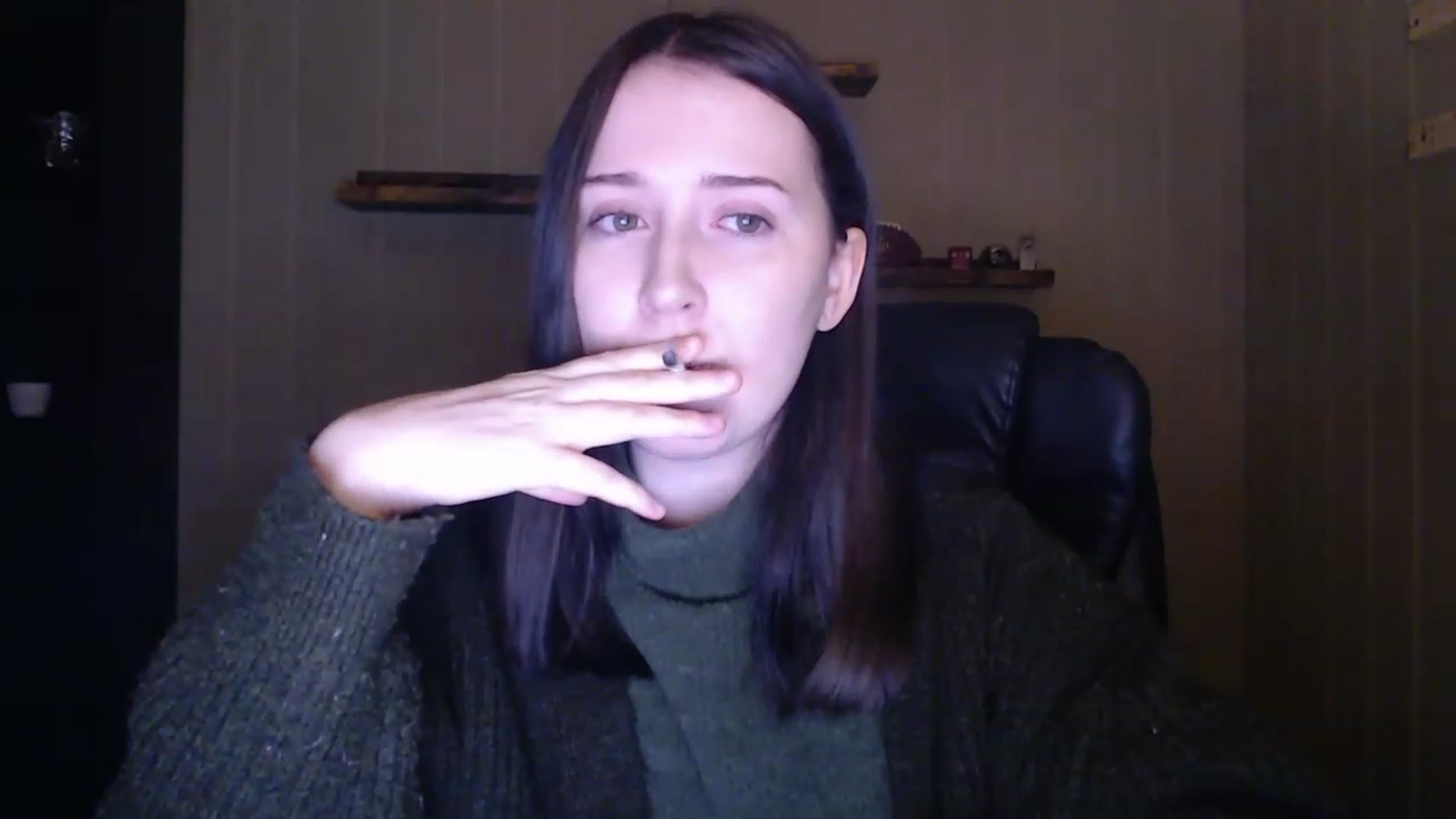 Gallery image thumbnail from KiraBee's myfreecams stream on, 04/03/2023, 24:44 image 8 of 20