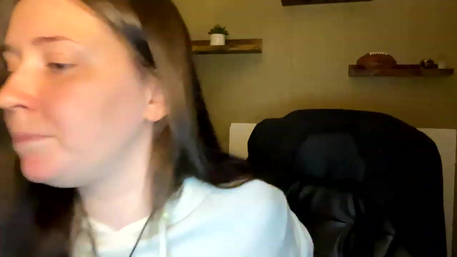 Gallery image thumbnail from KiraBee's myfreecams stream on, 05/05/2023, 22:17 image 12 of 20