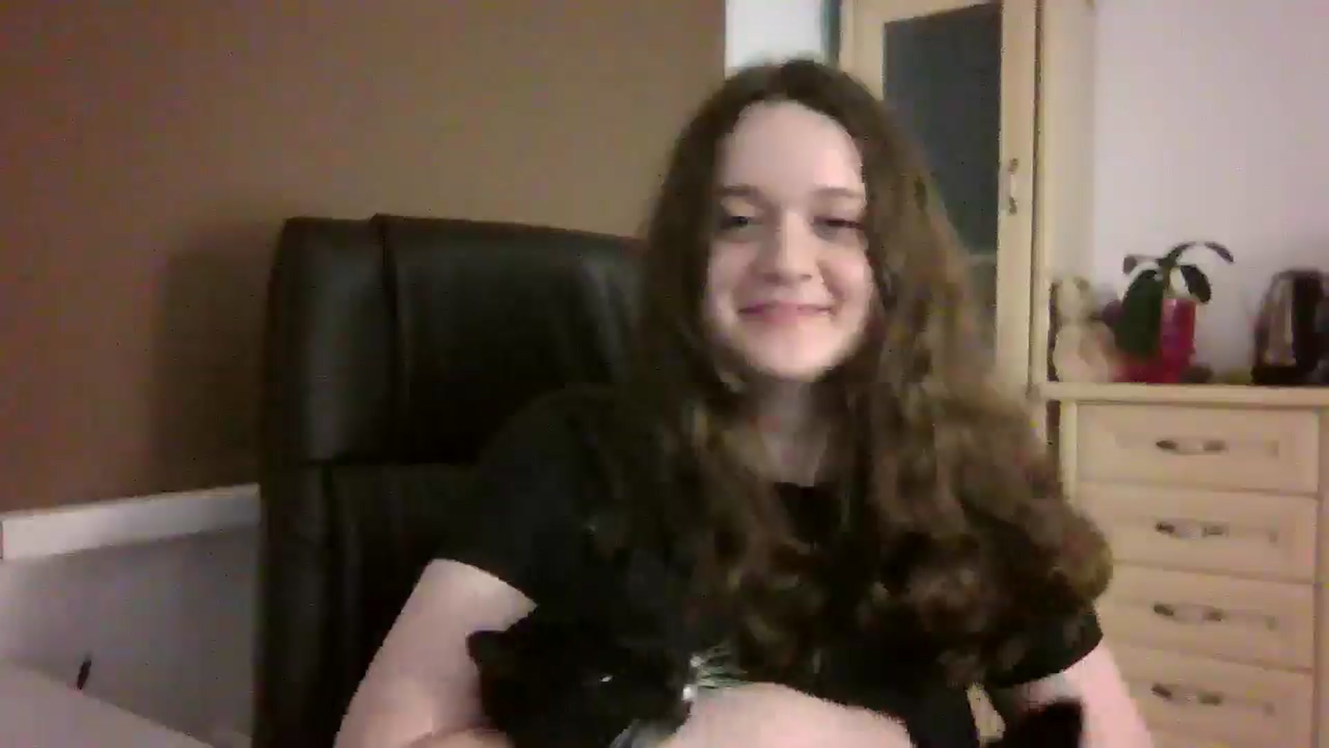 Gallery image thumbnail from KiraDelys's myfreecams stream on, 12/08/2025, 03:56 image 19 of 20