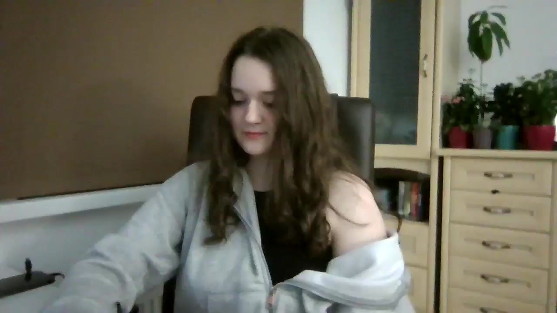Gallery image thumbnail from KiraDelys's myfreecams stream on, 12/17/2025, 02:53 image 15 of 20