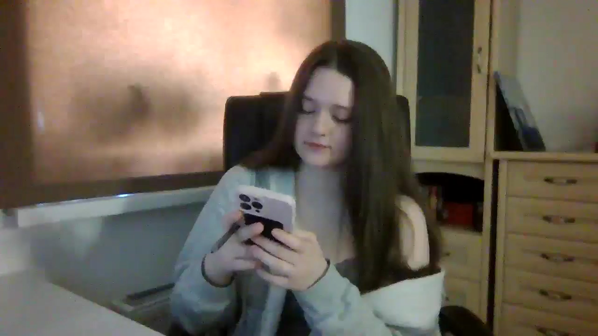 Gallery image thumbnail from KiraDelys's myfreecams stream on, 04/07/2026, 05:04 image 5 of 20