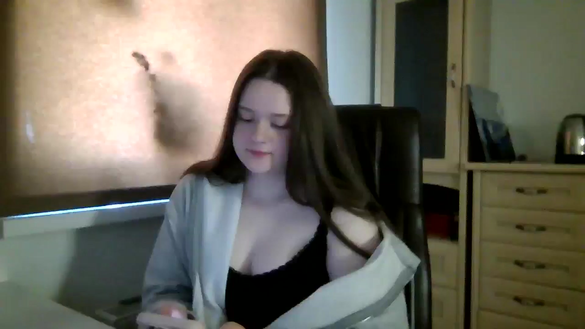 Gallery image thumbnail from KiraDelys's myfreecams stream on, 04/23/2026, 04:43 image 14 of 20