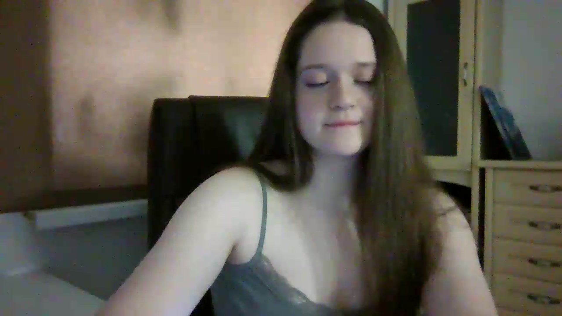 Gallery image thumbnail from KiraDelys's myfreecams stream on, 05/12/2026, 04:14 image 9 of 20