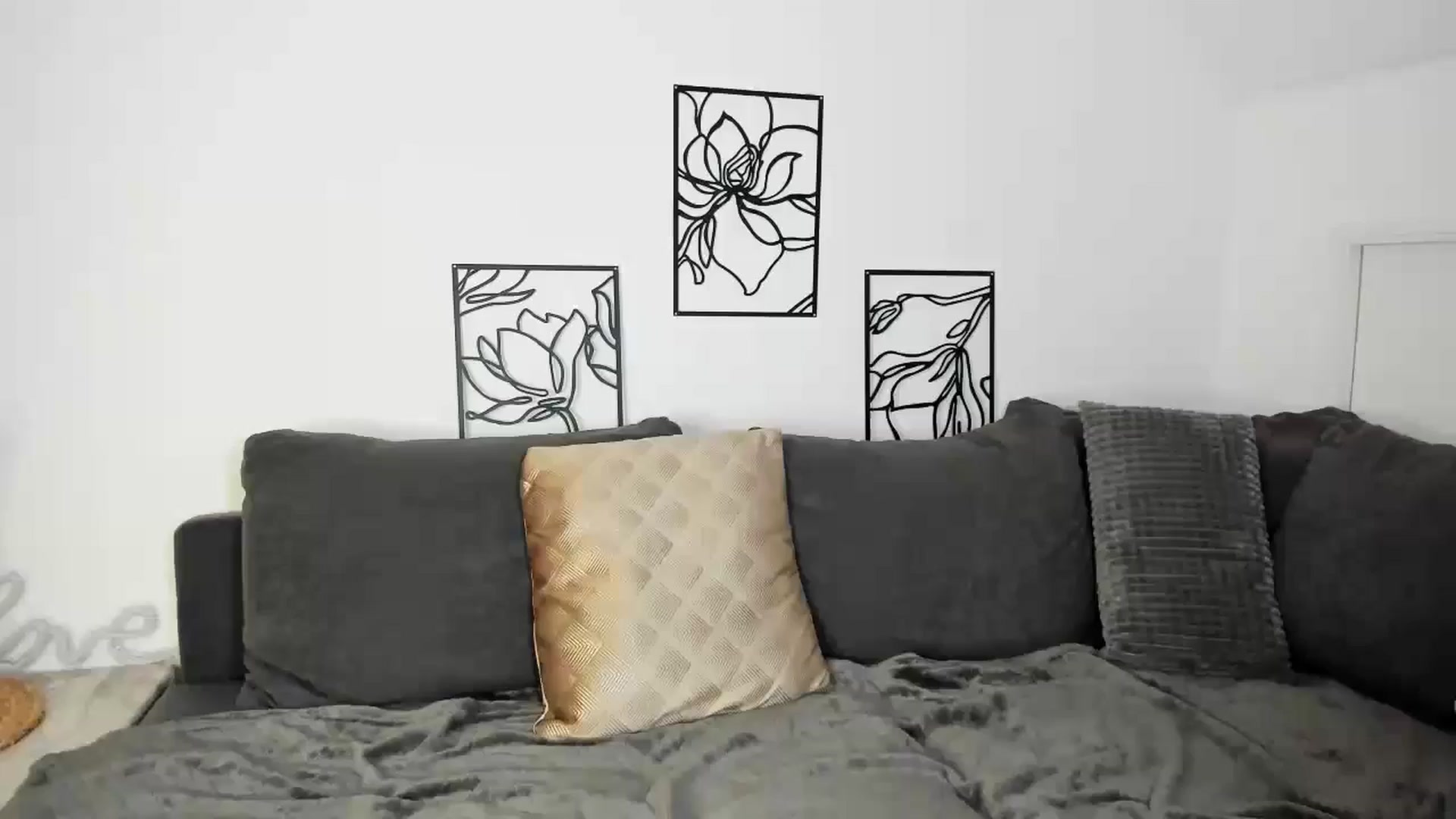 Gallery image thumbnail from KiraKiray's myfreecams stream on, 10/16/2024, 12:17 image 12 of 20