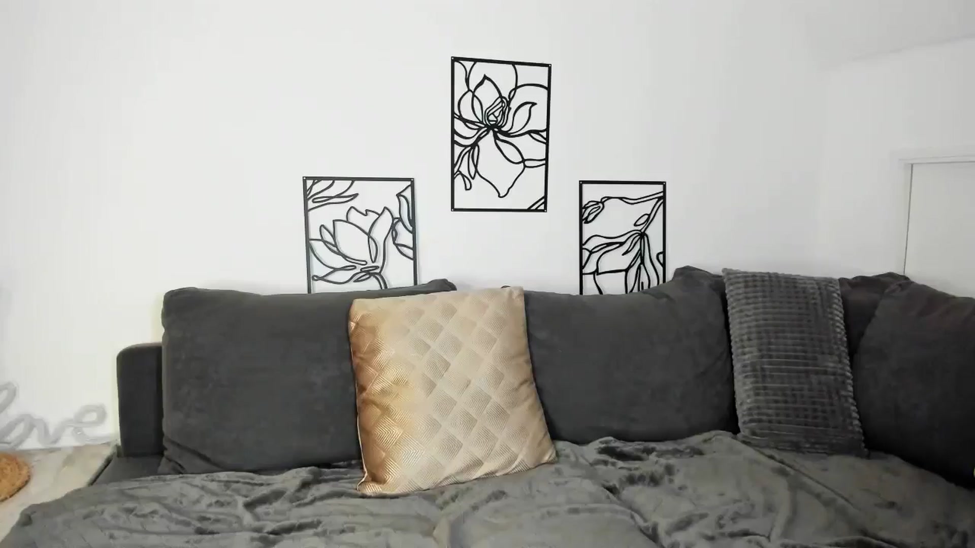 Gallery image thumbnail from KiraKiray's myfreecams stream on, 10/16/2024, 12:17 image 15 of 20