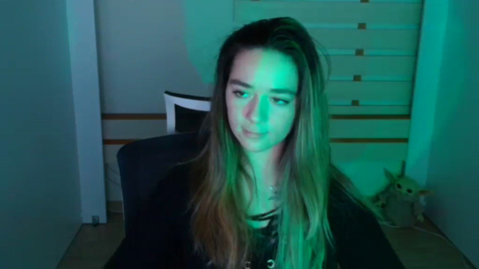 Gallery image thumbnail from KiraLove's myfreecams stream on, 01/08/2024, 12:46 image 14 of 20