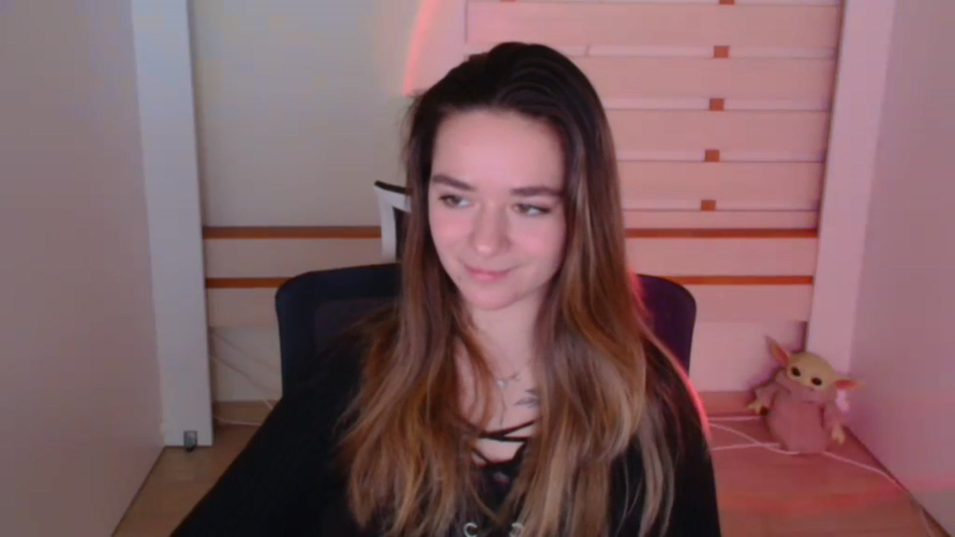 Gallery image thumbnail from KiraLove's myfreecams stream on, 01/08/2024, 12:46 image 2 of 20