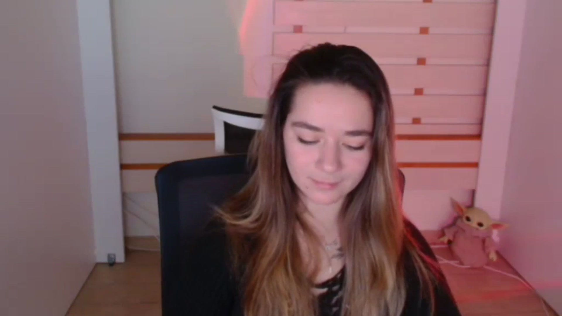 Gallery image thumbnail from KiraLove's myfreecams stream on, 01/08/2024, 12:46 image 6 of 20