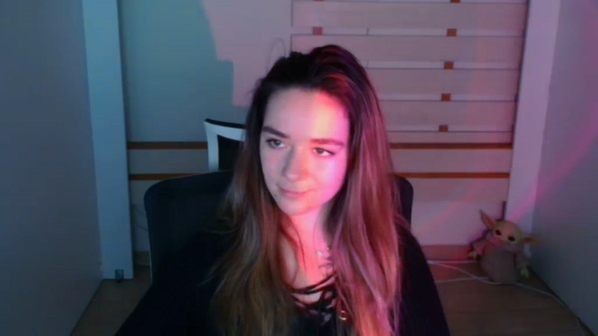Gallery image thumbnail from KiraLove's myfreecams stream on, 01/08/2024, 12:46 image 13 of 20