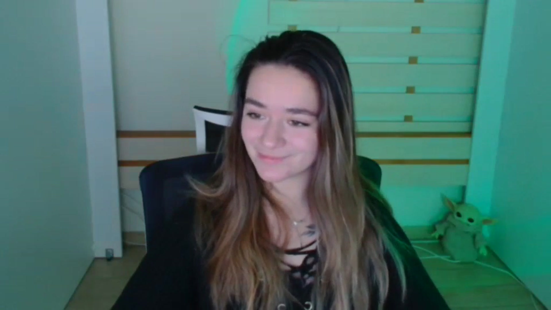 Gallery image thumbnail from KiraLove's myfreecams stream on, 01/08/2024, 12:46 image 5 of 20