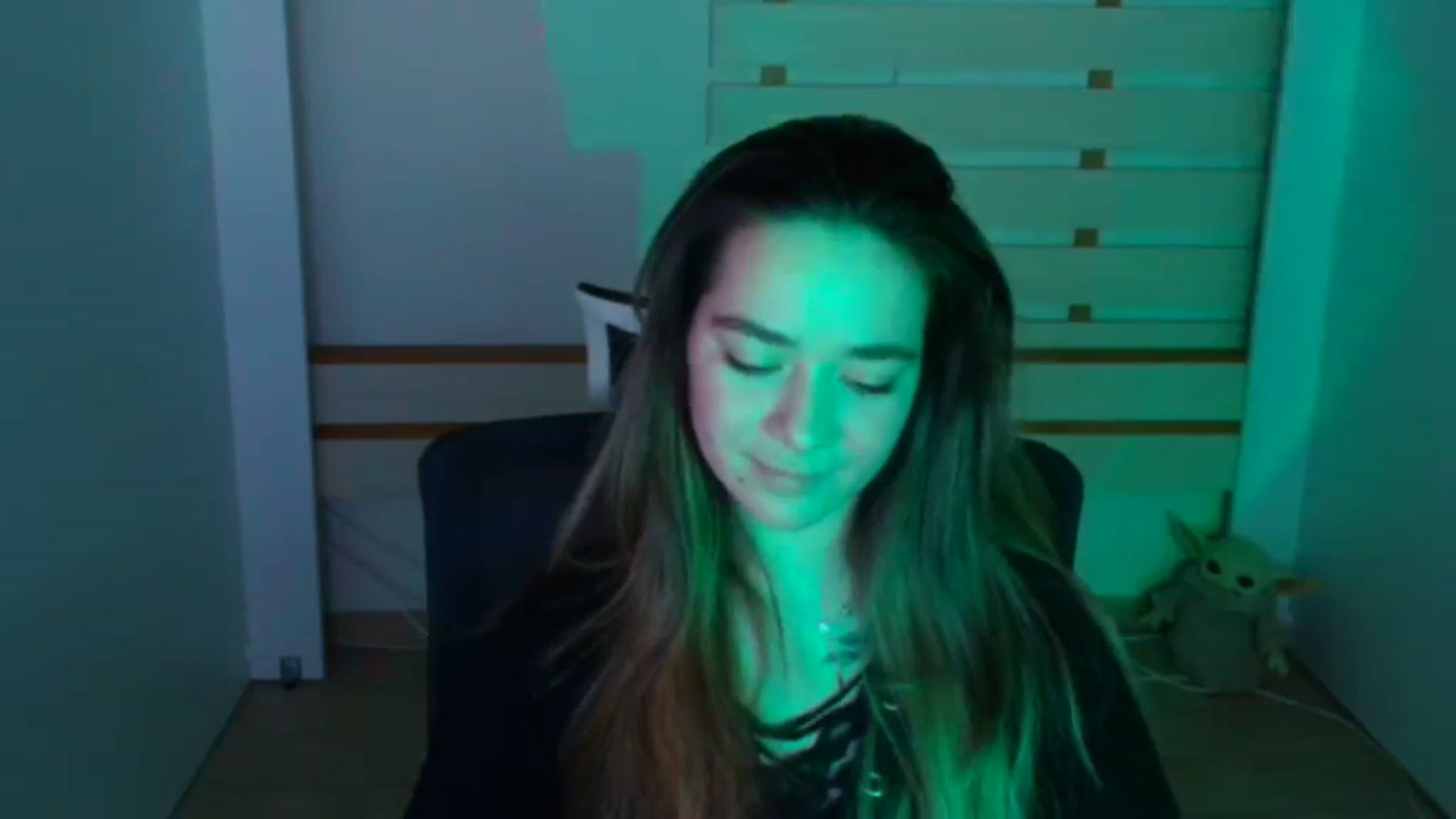 Gallery image thumbnail from KiraLove's myfreecams stream on, 01/08/2024, 12:46 image 12 of 20