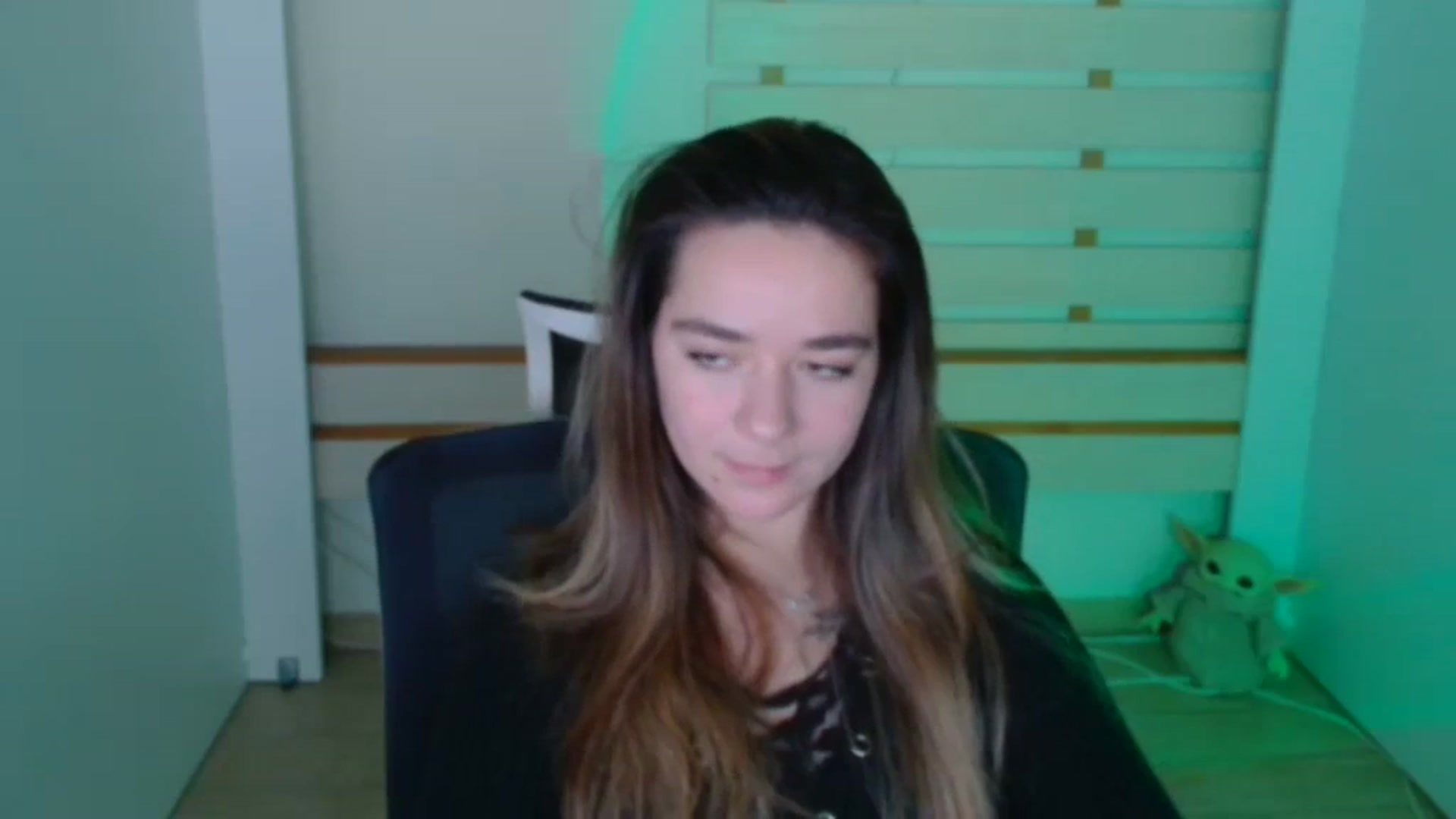 Gallery image thumbnail from KiraLove's myfreecams stream on, 01/08/2024, 12:46 image 7 of 20