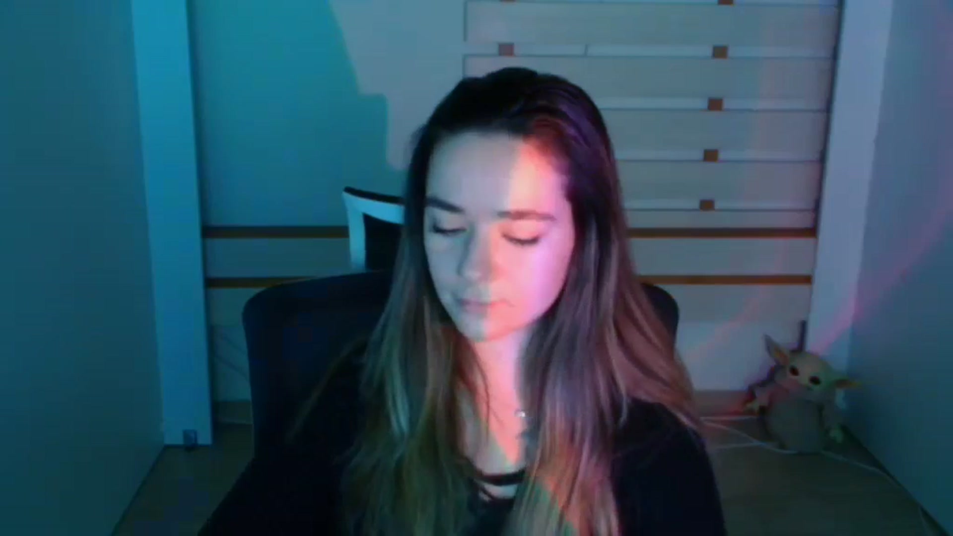 Gallery image thumbnail from KiraLove's myfreecams stream on, 01/08/2024, 12:46 image 11 of 20