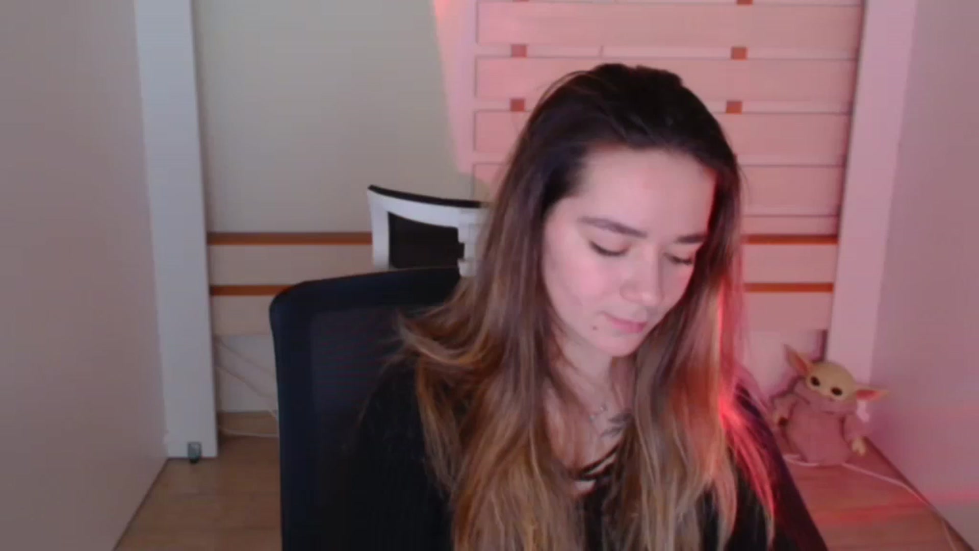 Gallery image thumbnail from KiraLove's myfreecams stream on, 01/08/2024, 12:46 image 4 of 20