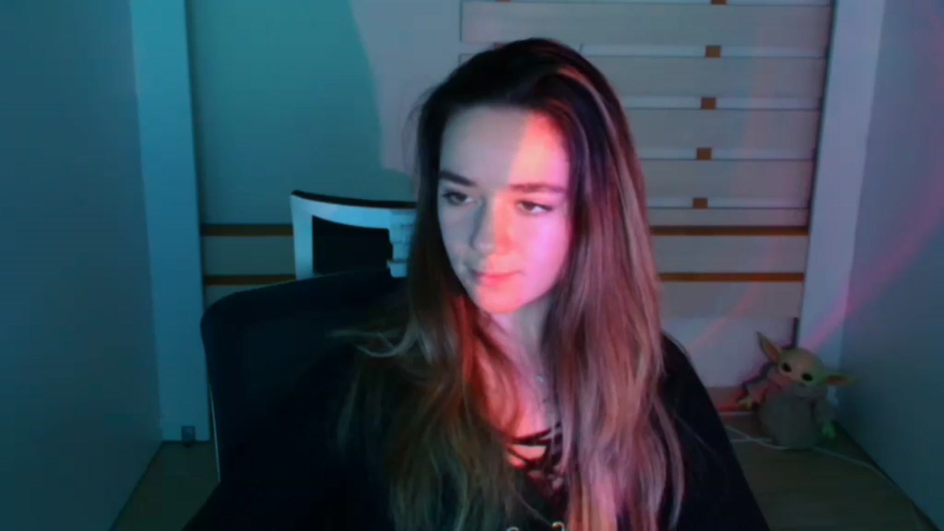 Gallery image thumbnail from KiraLove's myfreecams stream on, 01/08/2024, 12:46 image 8 of 20