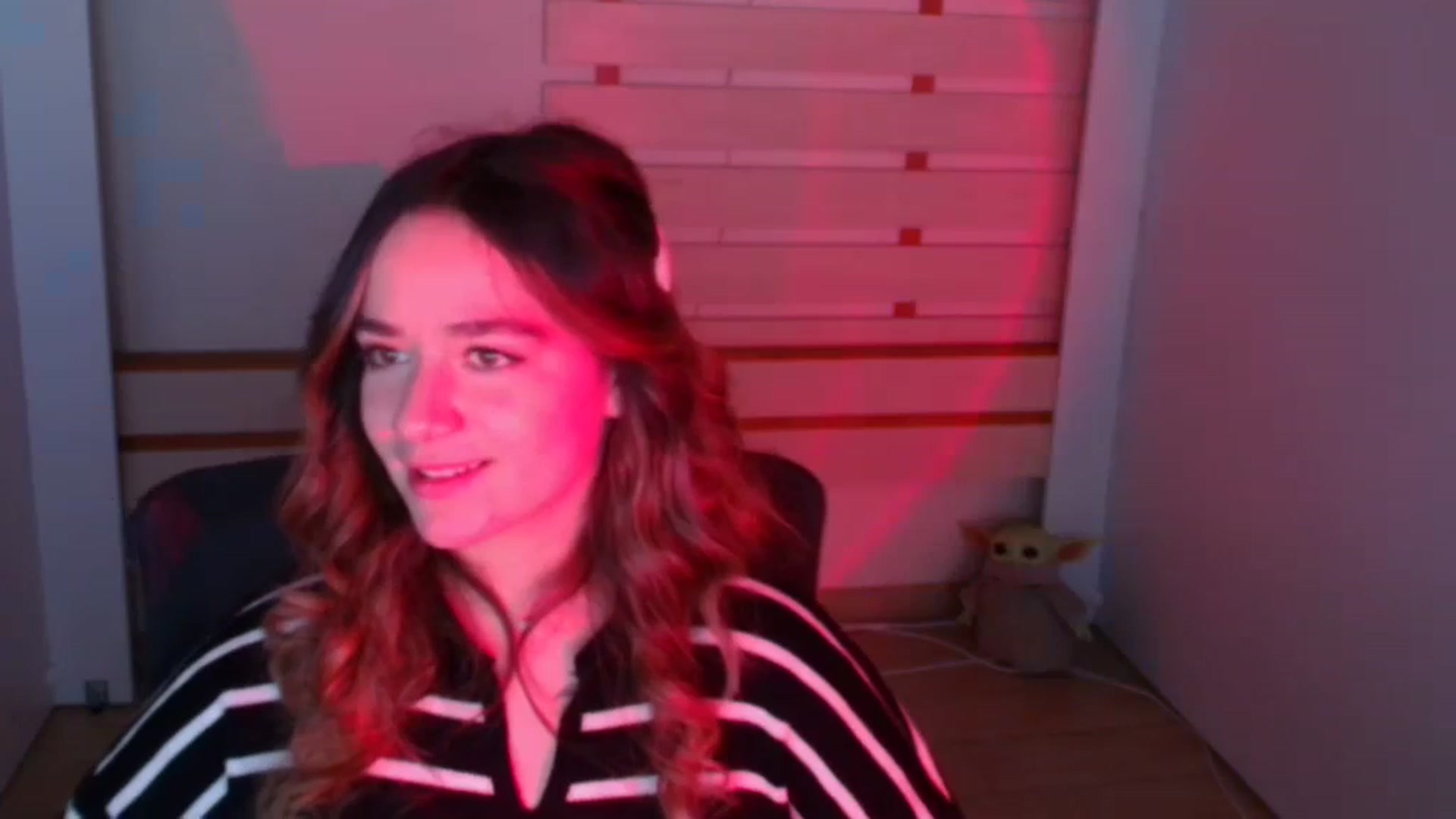 Gallery image thumbnail from KiraLove's myfreecams stream on, 01/09/2024, 10:14 image 6 of 20