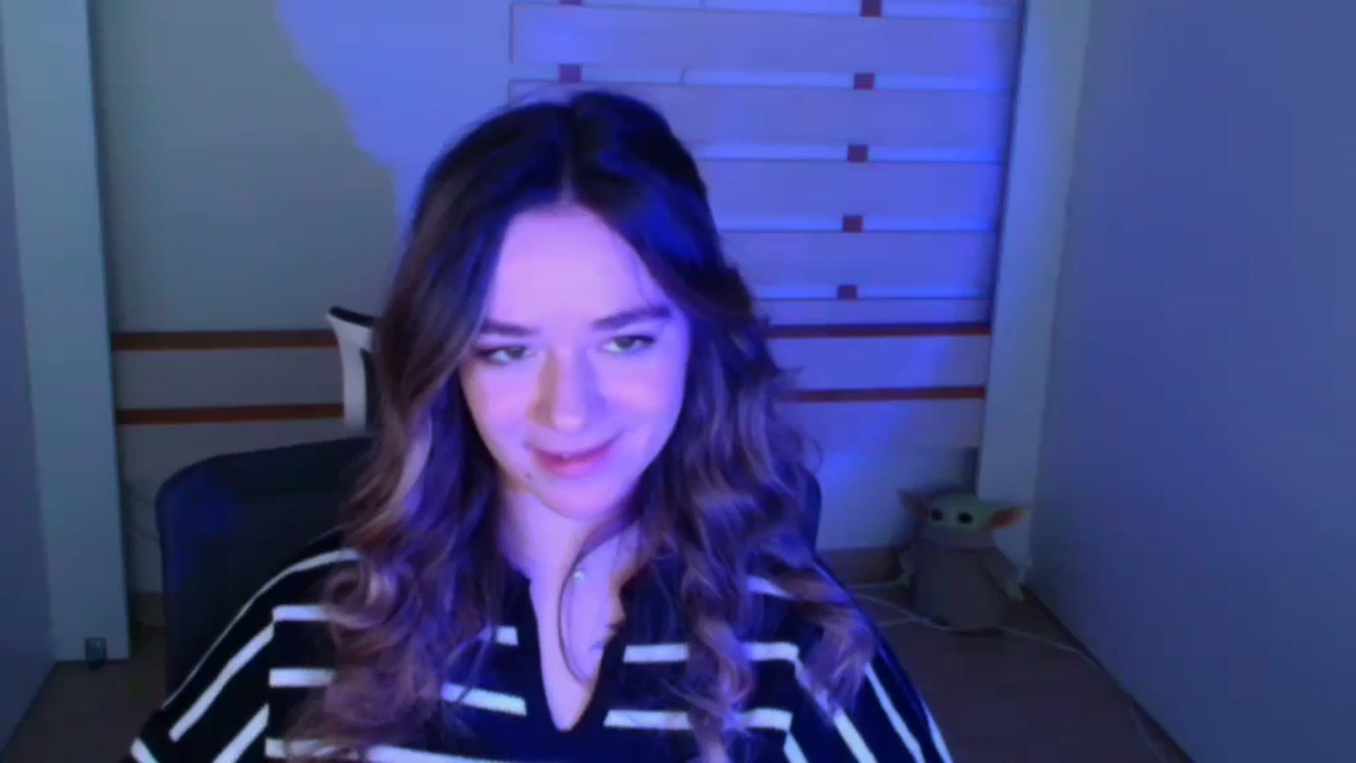 Gallery image thumbnail from KiraLove's myfreecams stream on, 01/09/2024, 10:14 image 15 of 20