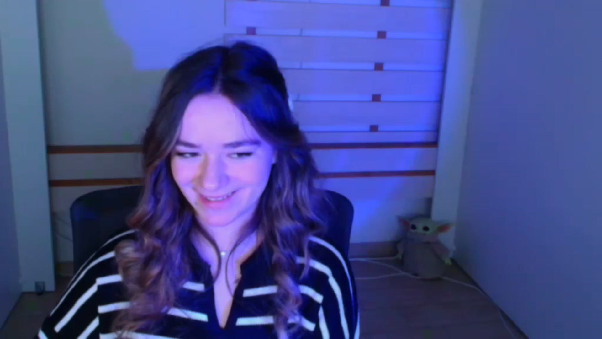 Gallery image thumbnail from KiraLove's myfreecams stream on, 01/09/2024, 10:14 image 1 of 20