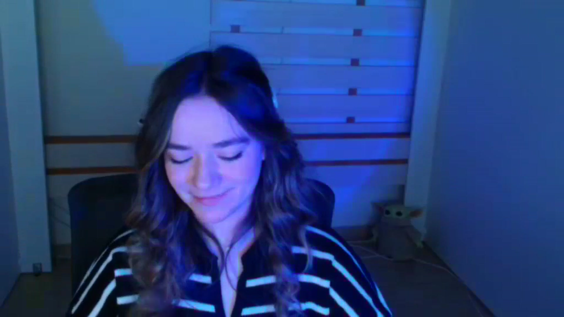 Gallery image thumbnail from KiraLove's myfreecams stream on, 01/09/2024, 10:14 image 4 of 20