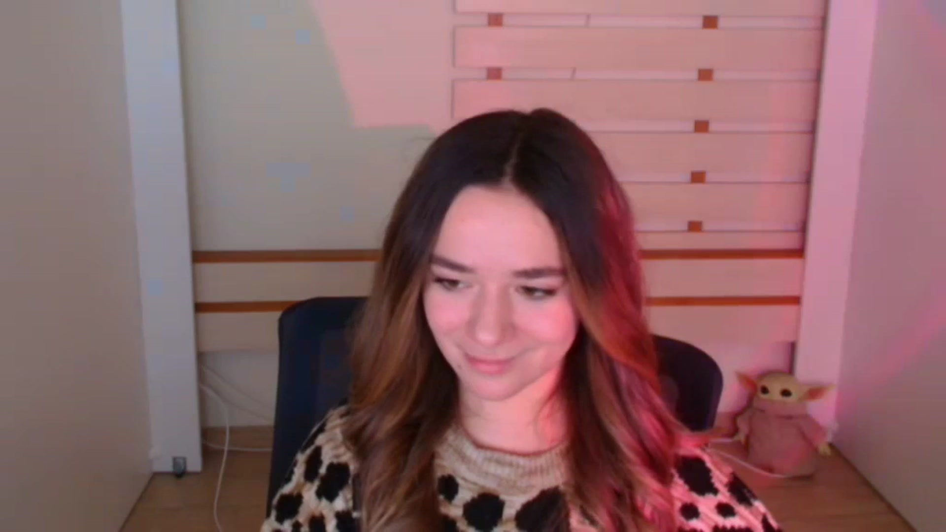Gallery image thumbnail from KiraLove's myfreecams stream on, 01/10/2024, 10:15 image 17 of 20
