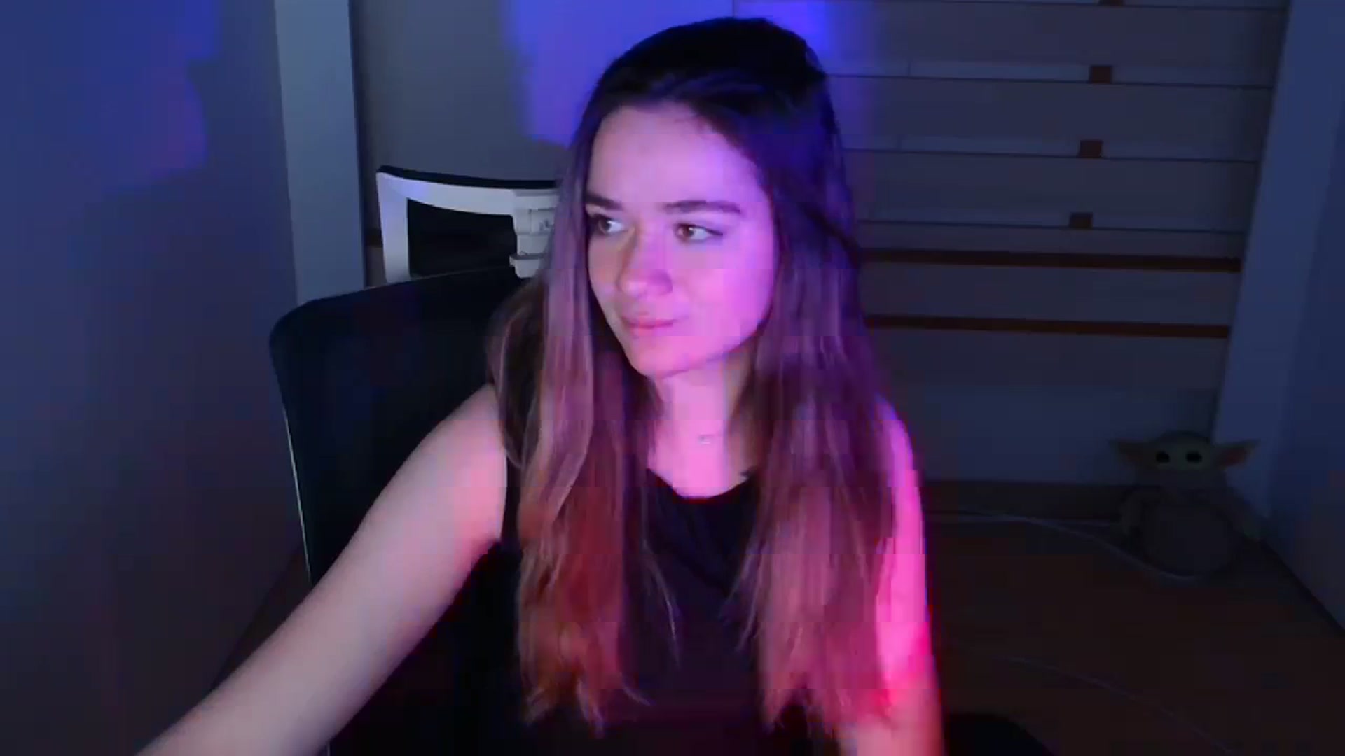 Gallery image thumbnail from KiraLove's myfreecams stream on, 01/25/2024, 01:39 image 2 of 20