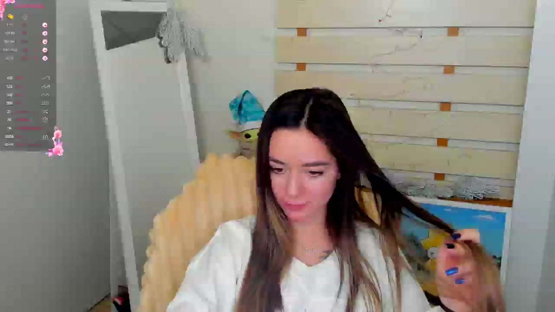 Gallery image thumbnail from KiraLove's myfreecams stream on, 12/16/2024, 11:18 image 11 of 20