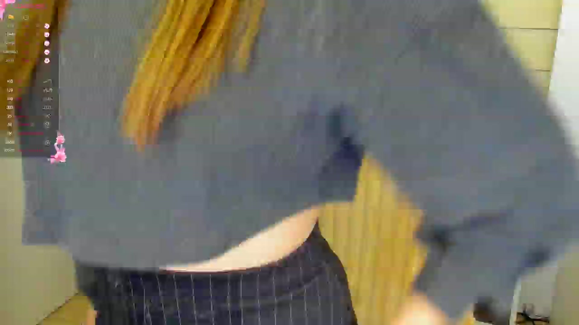 Gallery image thumbnail from KiraLove's myfreecams stream on, 12/23/2024, 13:01 image 10 of 20