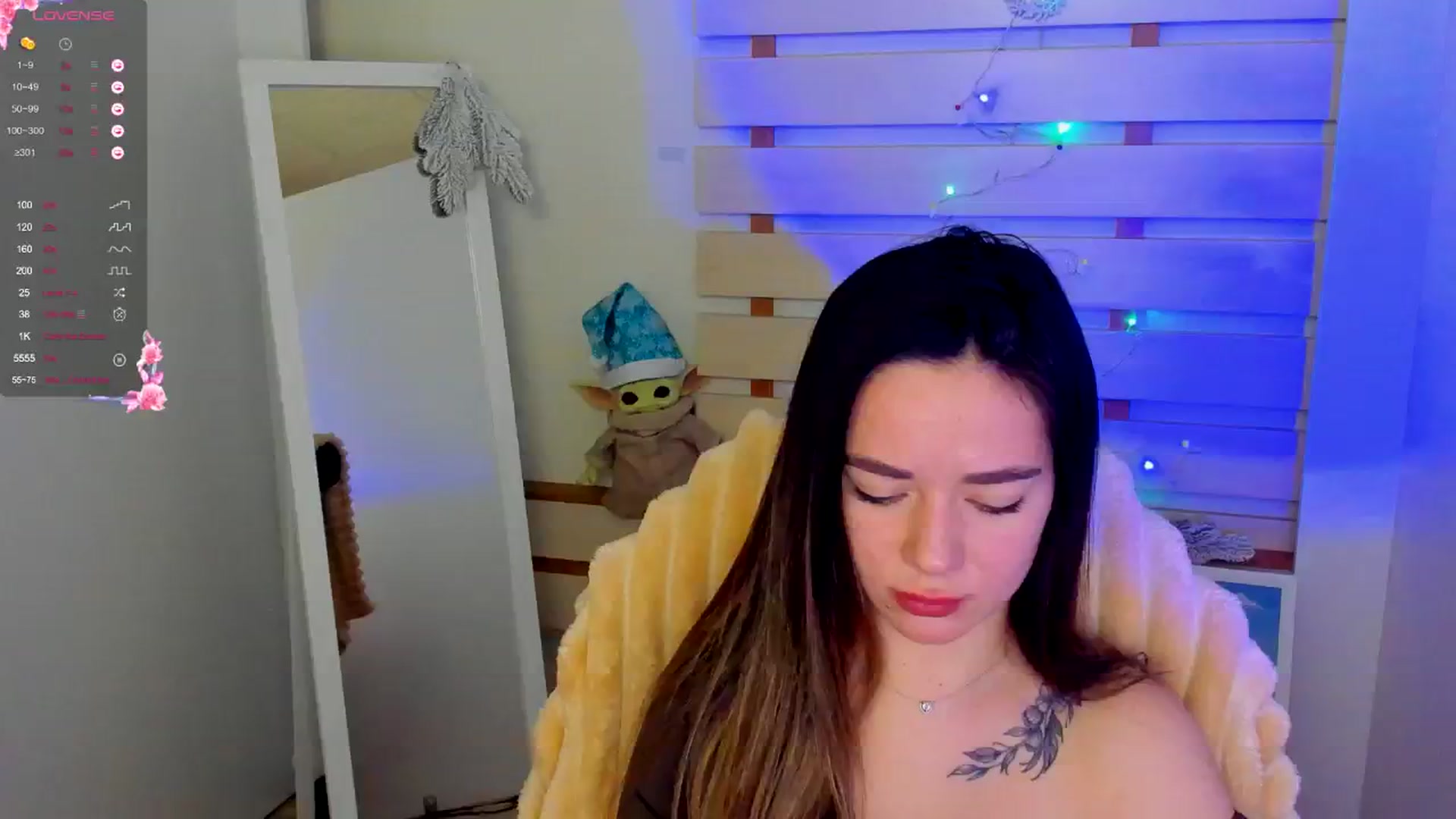Gallery image thumbnail from KiraLove's myfreecams stream on, 12/24/2024, 12:37 image 8 of 20