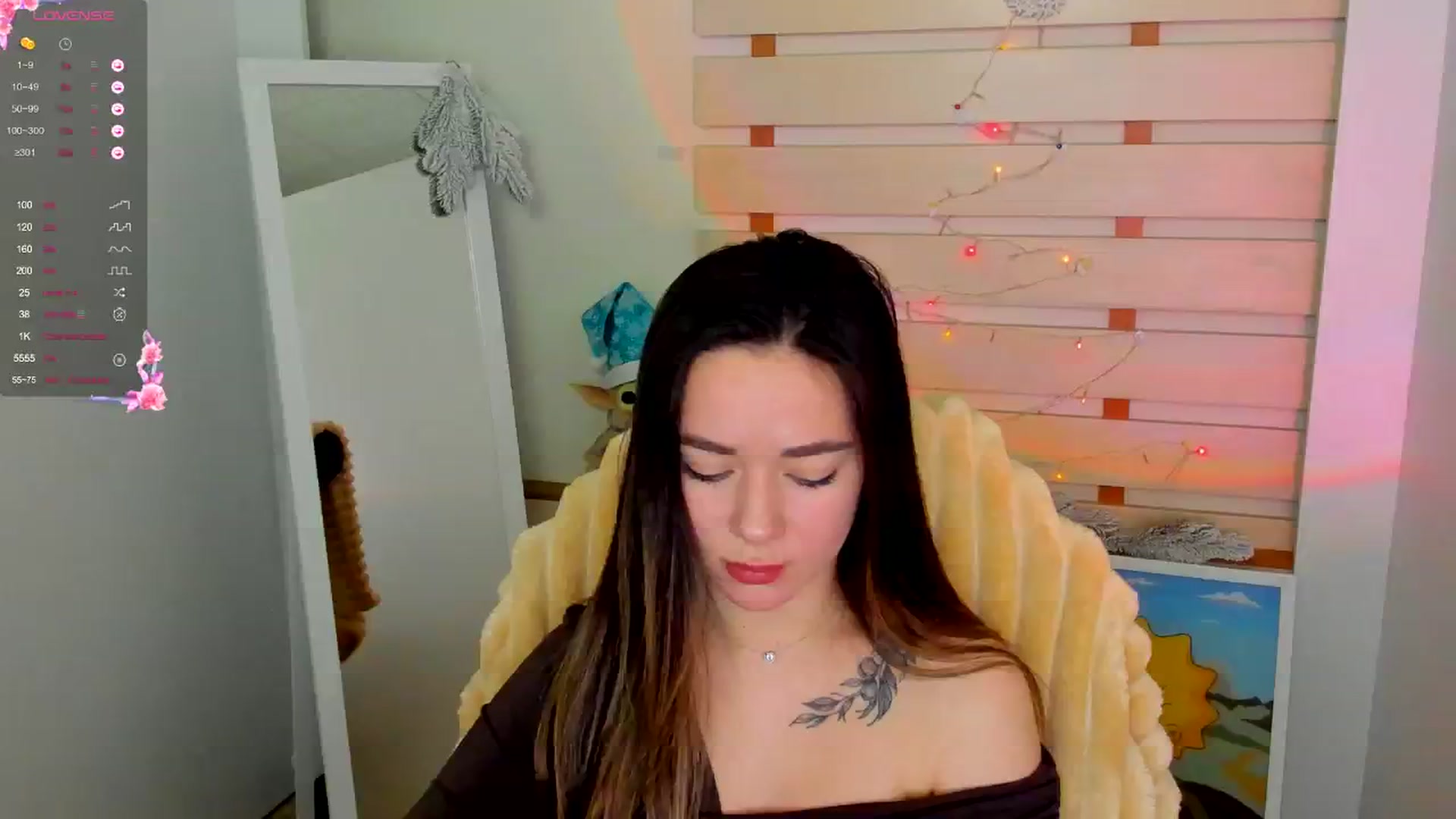 Gallery image thumbnail from KiraLove's myfreecams stream on, 12/24/2024, 12:37 image 16 of 20
