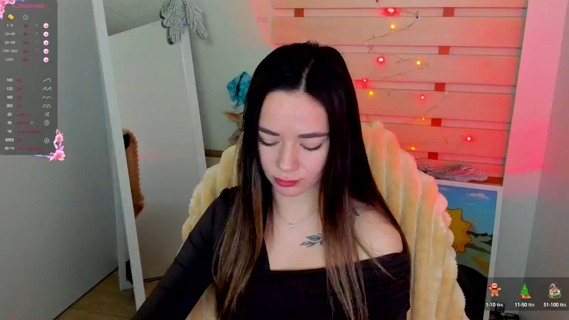 Gallery image thumbnail from KiraLove's myfreecams stream on, 12/24/2024, 12:37 image 1 of 20