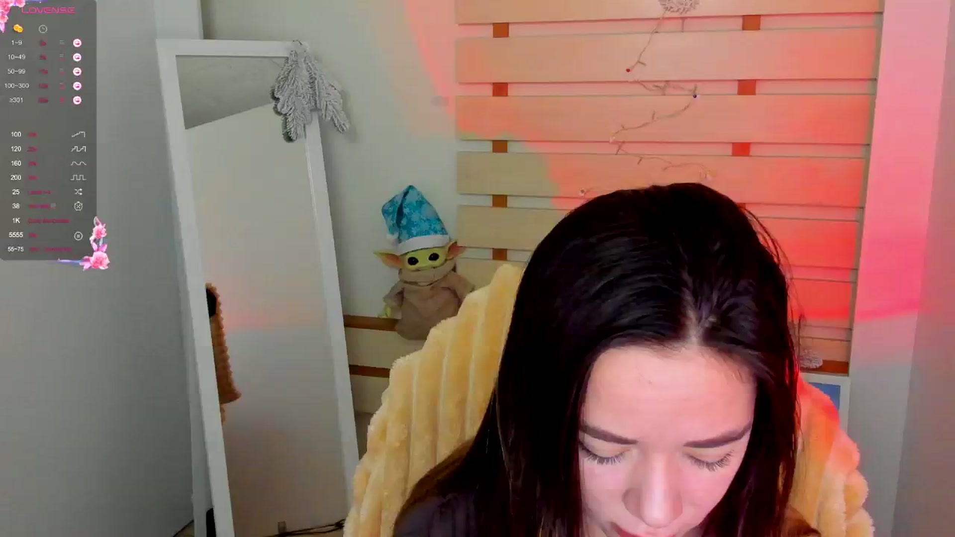 Gallery image thumbnail from KiraLove's myfreecams stream on, 12/24/2024, 12:37 image 11 of 20