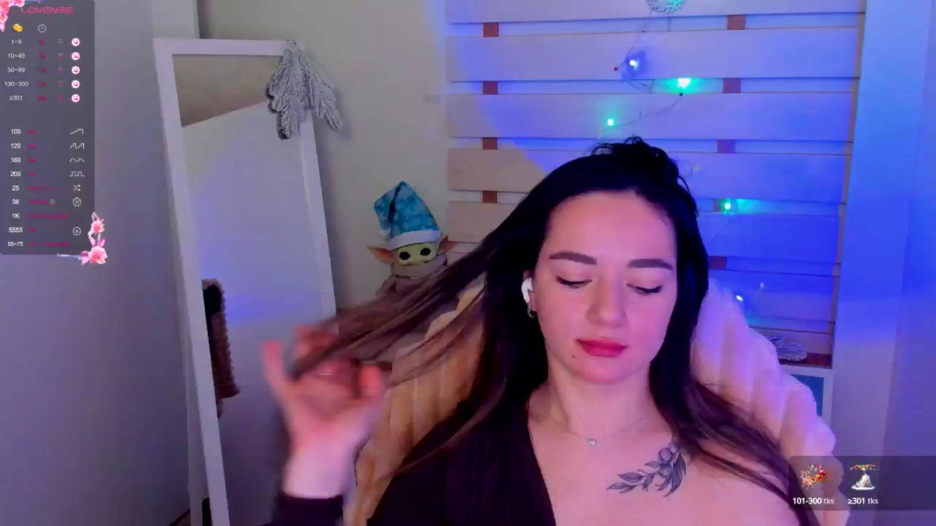 Gallery image thumbnail from KiraLove's myfreecams stream on, 12/24/2024, 12:37 image 9 of 20