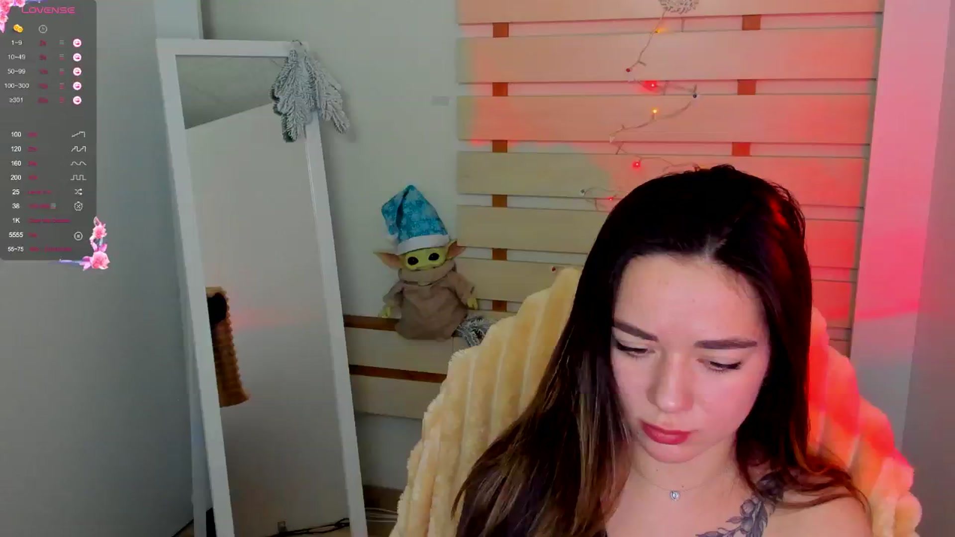 Gallery image thumbnail from KiraLove's myfreecams stream on, 12/24/2024, 12:37 image 15 of 20