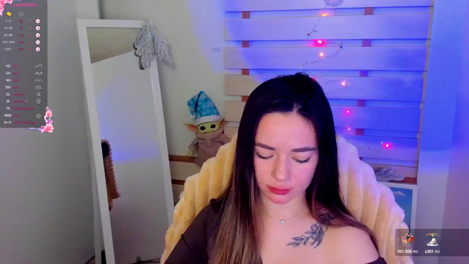 Gallery image thumbnail from KiraLove's myfreecams stream on, 12/24/2024, 12:37 image 13 of 20