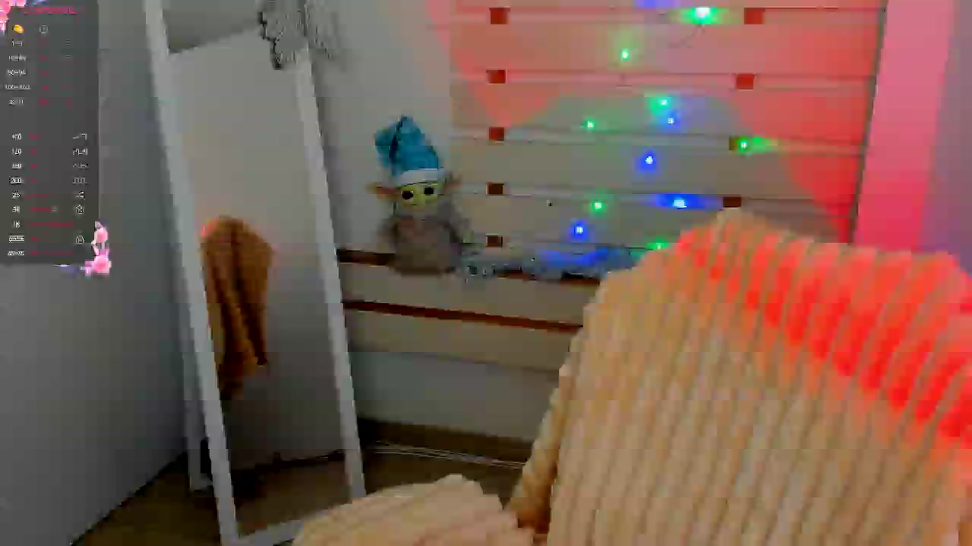 Gallery image thumbnail from KiraLove's myfreecams stream on, 12/24/2024, 16:39 image 19 of 20