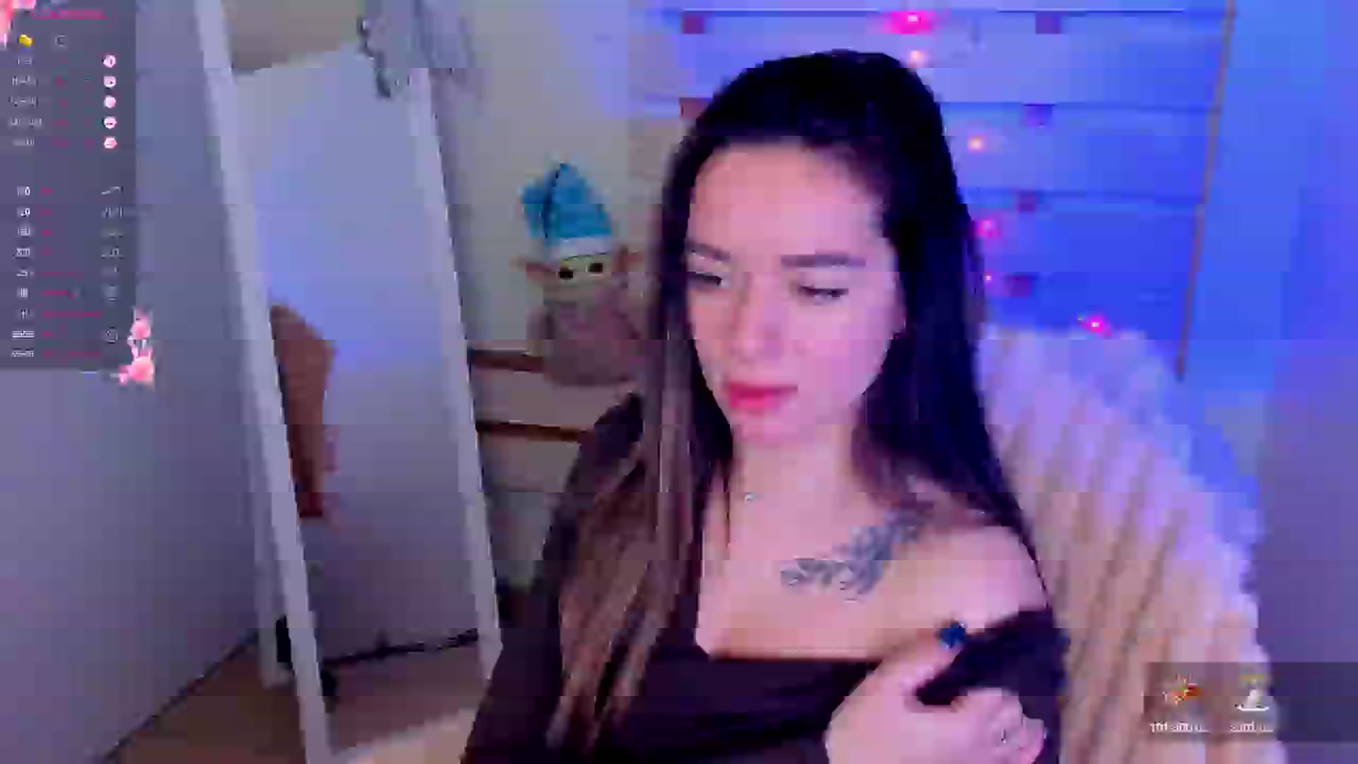 Gallery image thumbnail from KiraLove's myfreecams stream on, 12/24/2024, 16:39 image 7 of 20