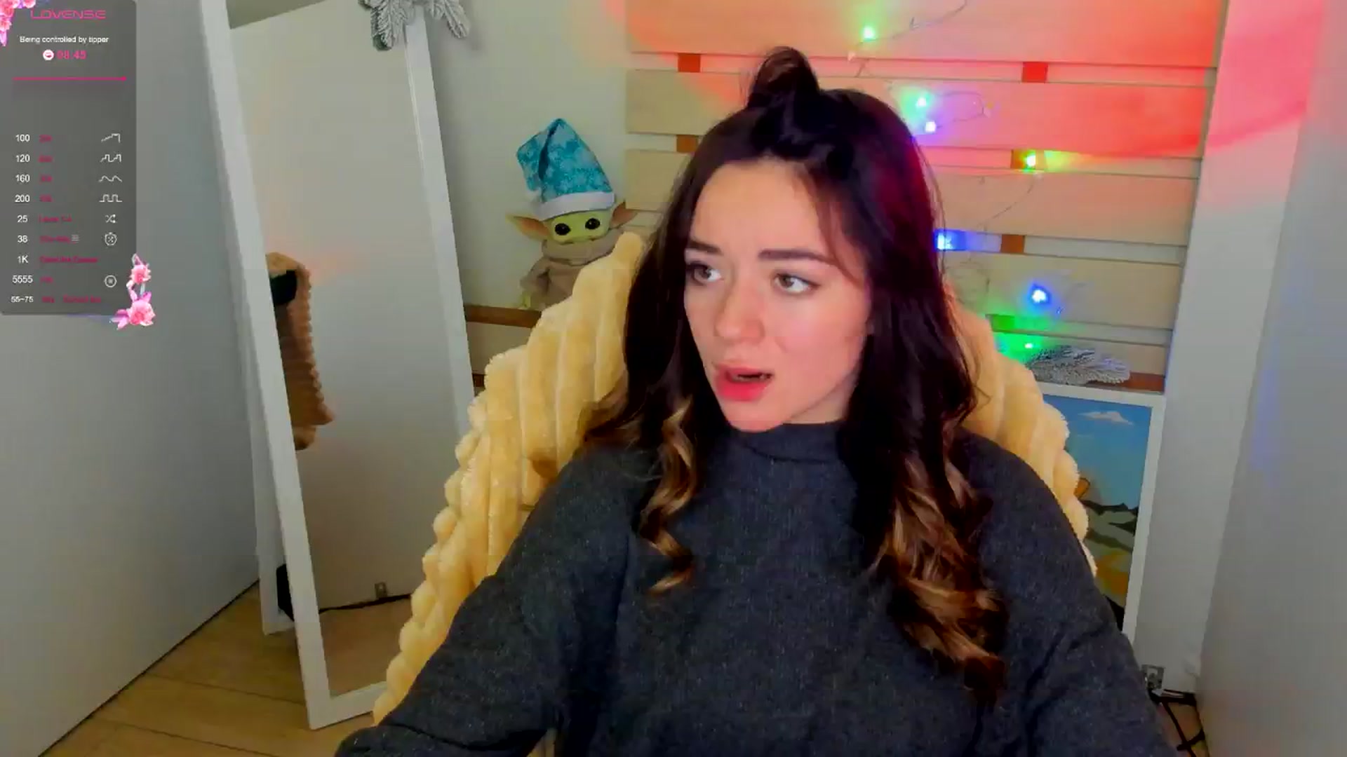 Gallery image thumbnail from KiraLove's myfreecams stream on, 12/25/2024, 10:03 image 9 of 20