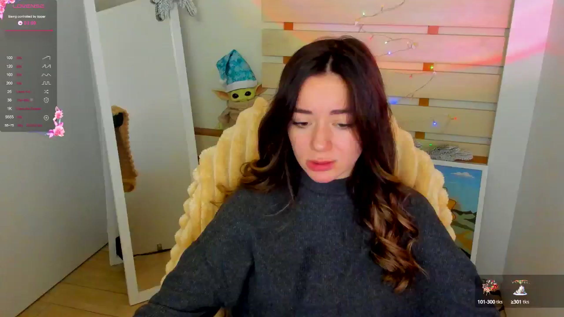 Gallery image thumbnail from KiraLove's myfreecams stream on, 12/25/2024, 10:03 image 12 of 20