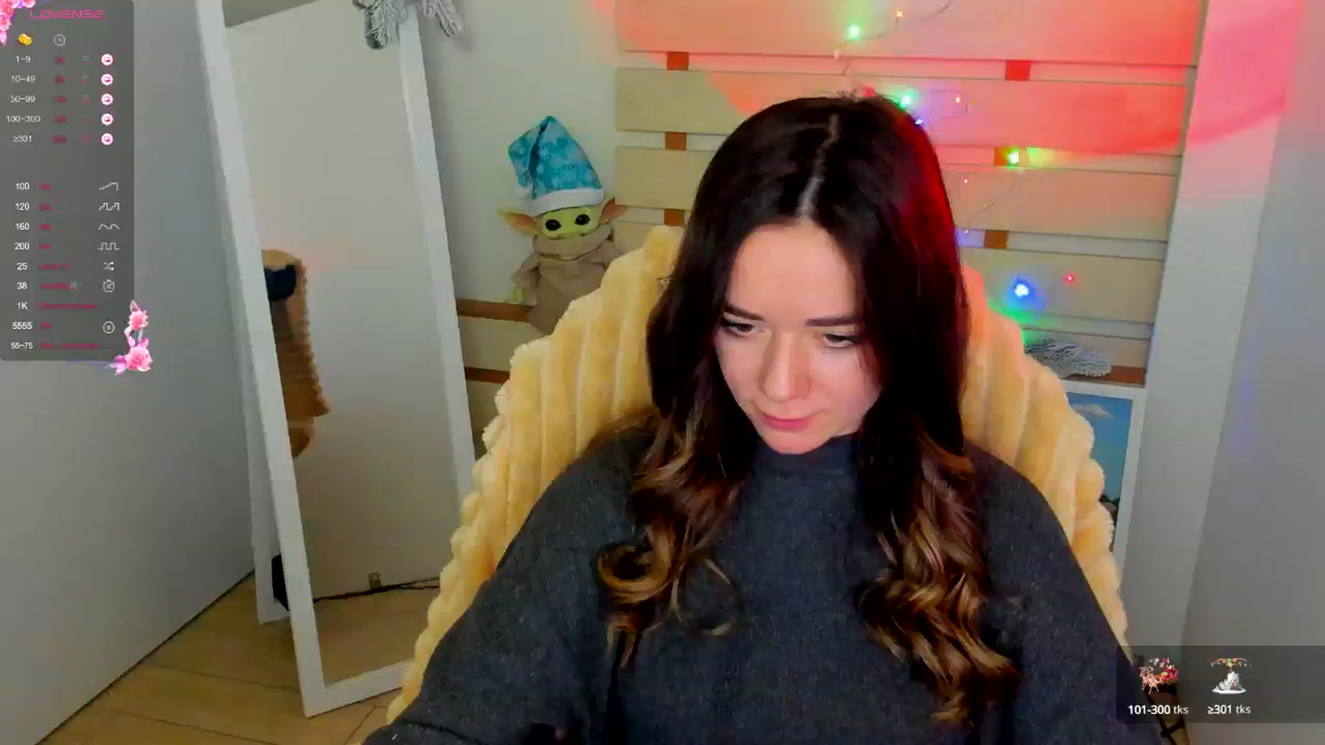 Gallery image thumbnail from KiraLove's myfreecams stream on, 12/25/2024, 10:03 image 17 of 20