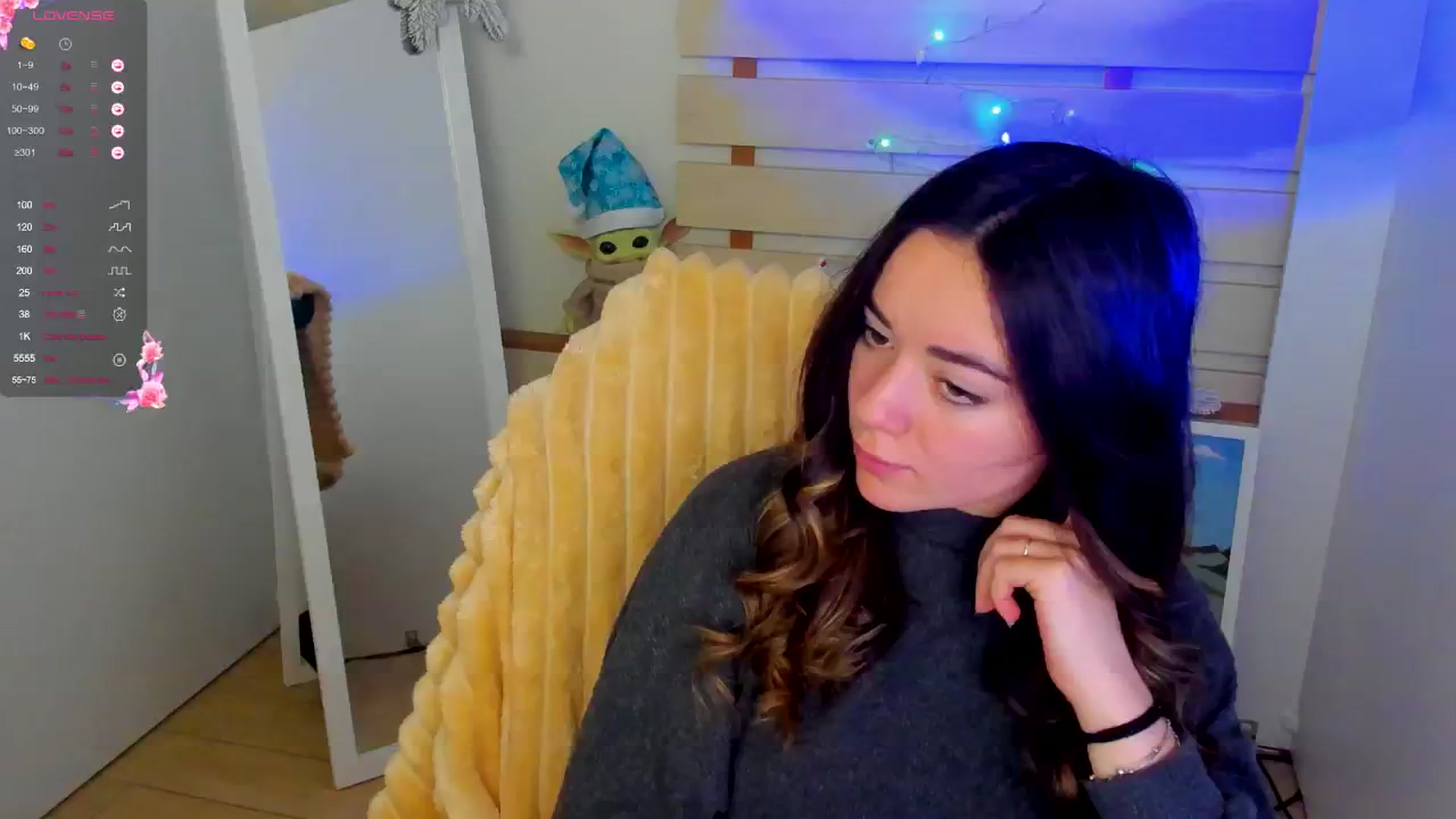 Gallery image thumbnail from KiraLove's myfreecams stream on, 12/25/2024, 10:03 image 5 of 20